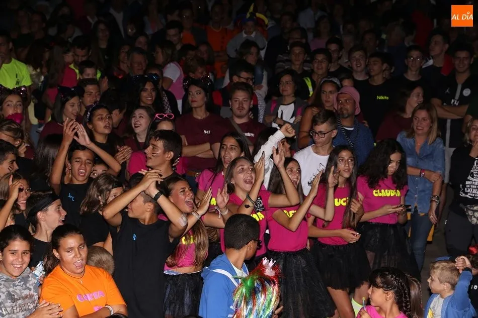 Foto 9 - Las pe&ntilde;as llenan de fiesta El Pedroso de la Armu&ntilde;a