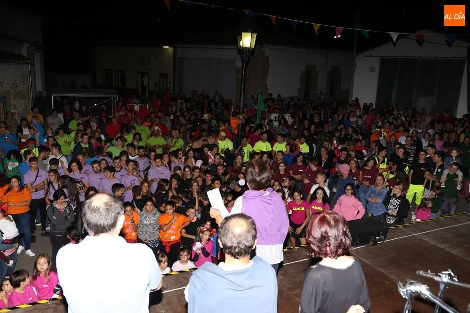 Foto 8 - Las pe&ntilde;as llenan de fiesta El Pedroso de la Armu&ntilde;a