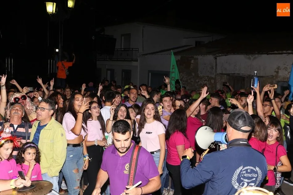 Foto 7 - Las pe&ntilde;as llenan de fiesta El Pedroso de la Armu&ntilde;a