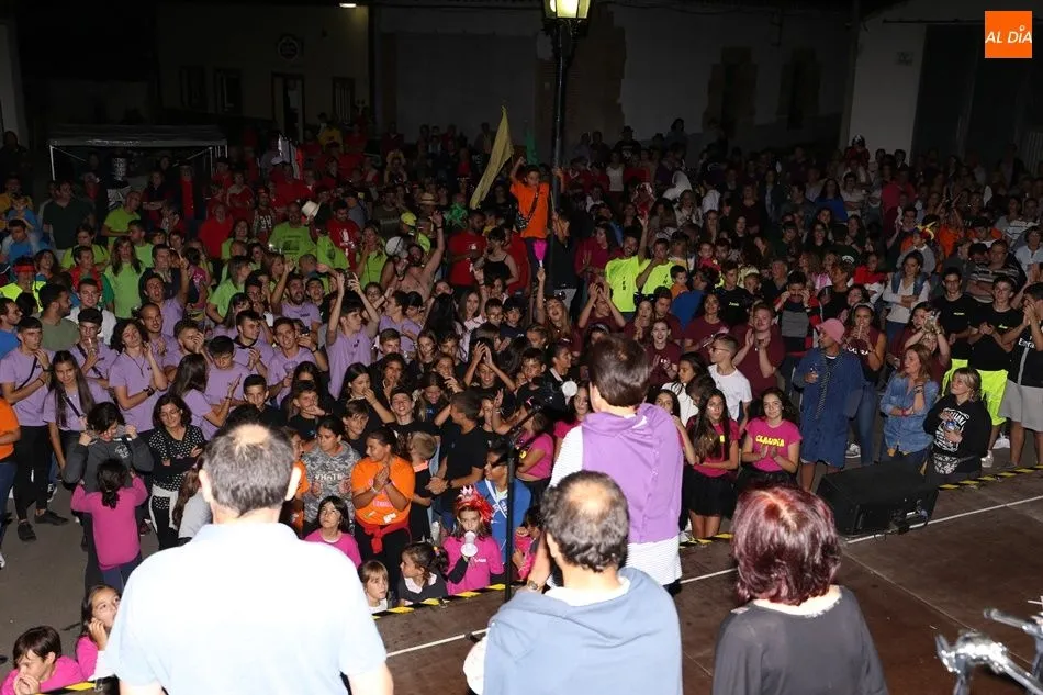 Foto 6 - Las pe&ntilde;as llenan de fiesta El Pedroso de la Armu&ntilde;a