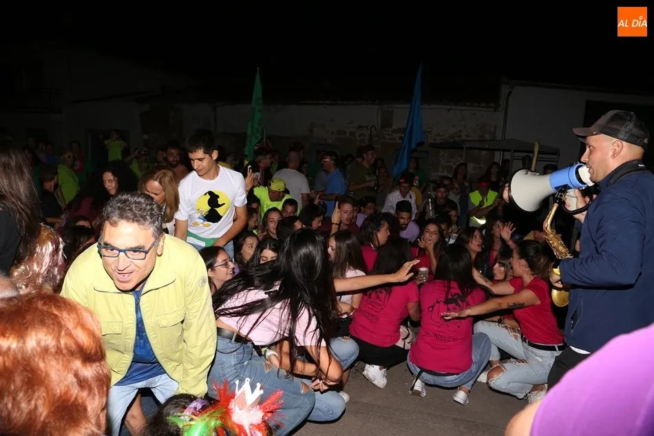 Foto 4 - Las pe&ntilde;as llenan de fiesta El Pedroso de la Armu&ntilde;a