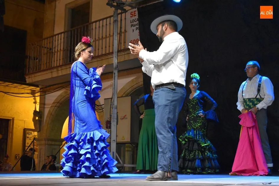 Foto 8 - Actuaci&oacute;n de los grupos de sevillanas &lsquo;El Roc&iacute;o&rsquo; y &lsquo;Nuevo Aire&rsquo;  