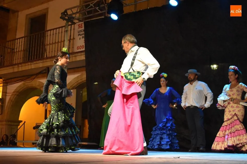 Foto 7 - Actuaci&oacute;n de los grupos de sevillanas &lsquo;El Roc&iacute;o&rsquo; y &lsquo;Nuevo Aire&rsquo;  