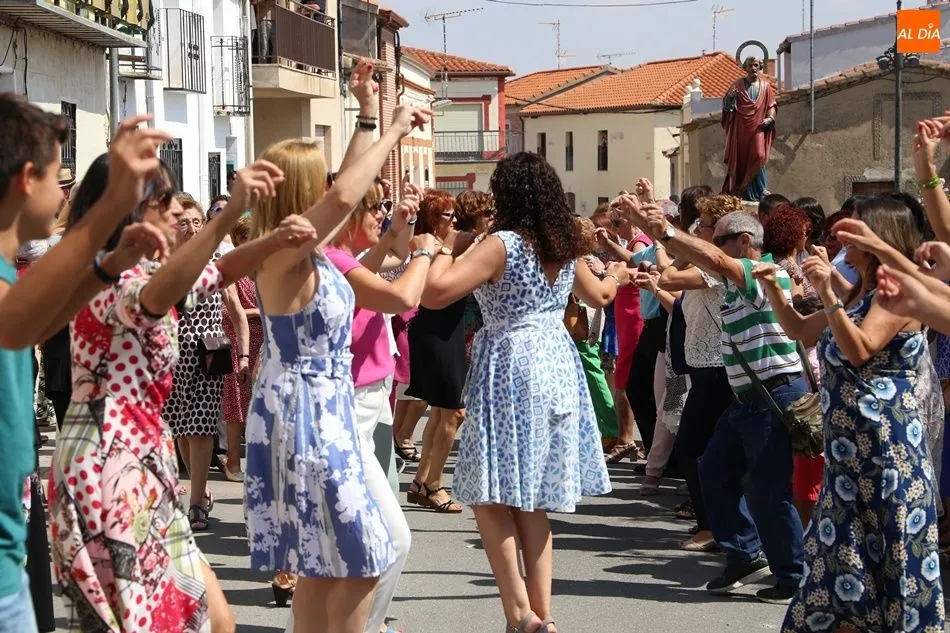 Foto 8 - Honores a San Pedro a ritmo de jota en El Pedroso de la Armu&ntilde;a