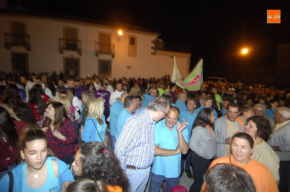 Foto 11 - El concurso de disfraces acaba convertido en una manifestaci&oacute;n contra el Ayuntamiento  