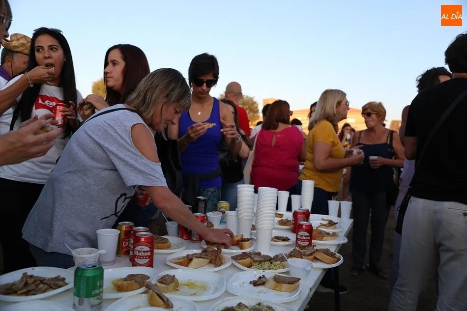 Foto 11 - Las pe&ntilde;as de Villaflores muestran su faceta culinaria en el inicio de las fiestas