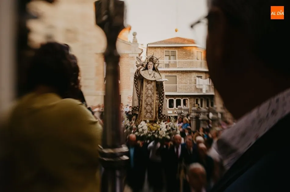 La imagen de Santa Teresa regresó al convento de las Madres Carmelitas