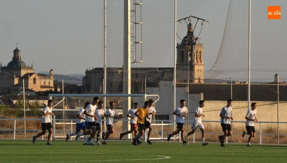 Foto 9 - El Juvenil del Ciudad Rodrigo se pone en marcha con el objetivo de no pasar tantos apuros  