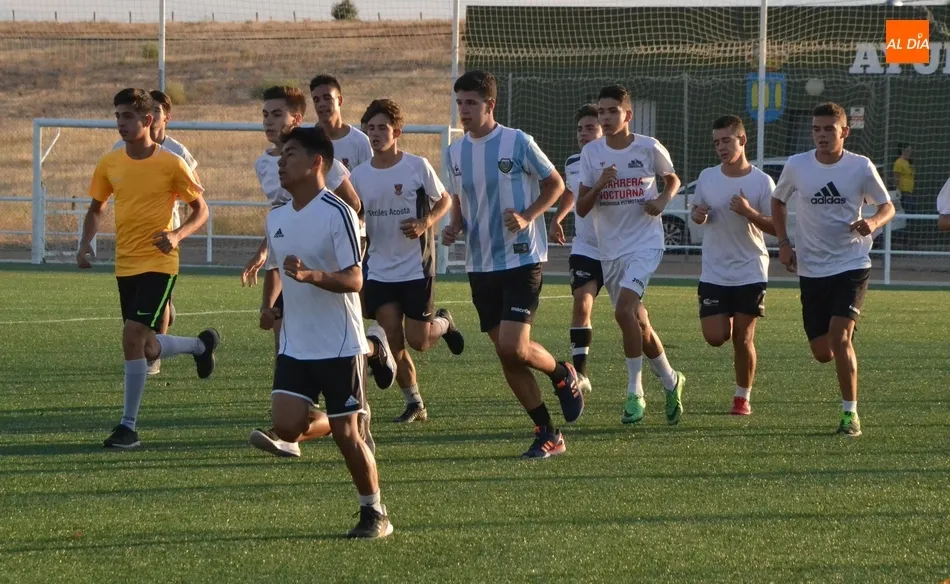 Foto 5 - El Juvenil del Ciudad Rodrigo se pone en marcha con el objetivo de no pasar tantos apuros  