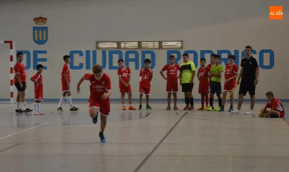 Foto 8 - Los conjuntos Senior e Infantil del III Columnas arrancan la nueva temporada  