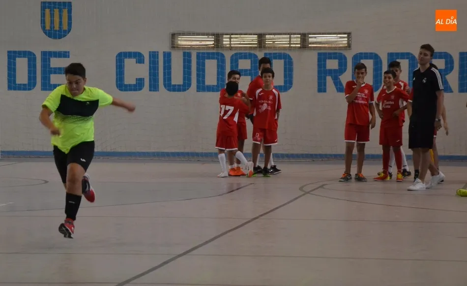 Foto 7 - Los conjuntos Senior e Infantil del III Columnas arrancan la nueva temporada  