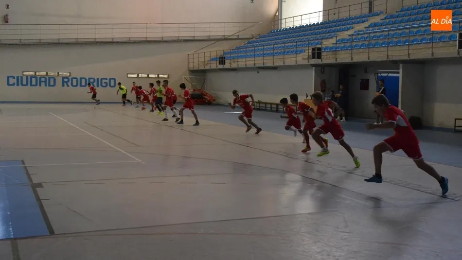 Foto 4 - Los conjuntos Senior e Infantil del III Columnas arrancan la nueva temporada  