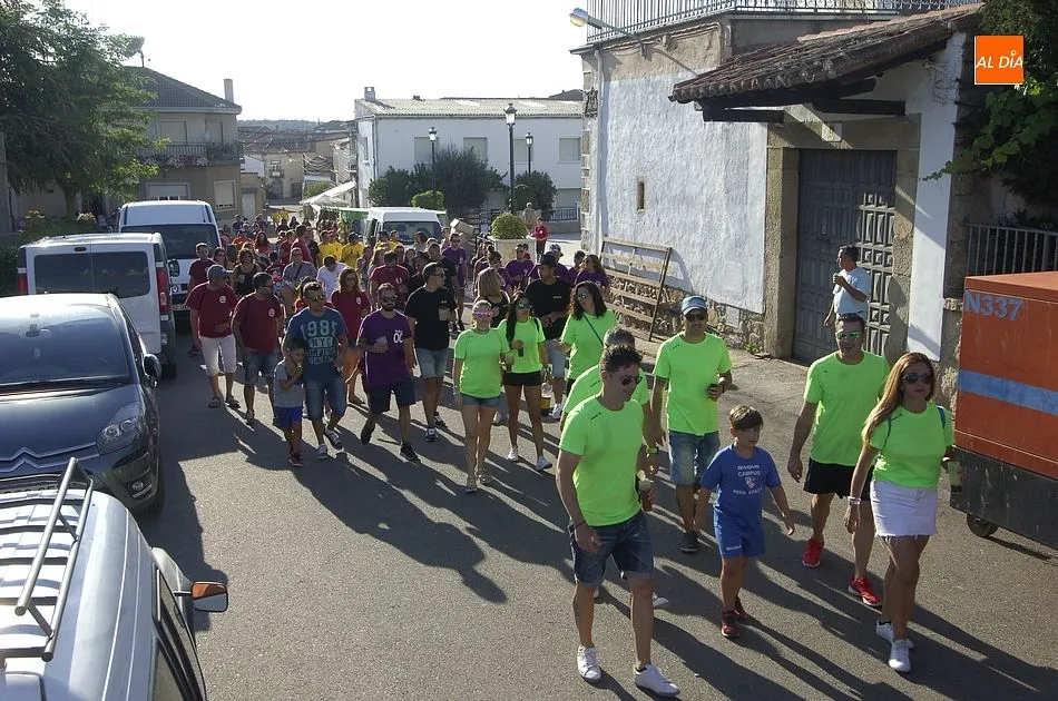 Foto 8 - Villar de Ciervo disfruta del desfile de pe&ntilde;as con los &aacute;nimos m&aacute;s calmados  