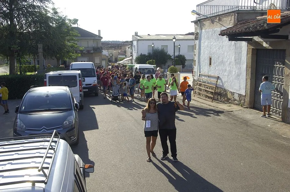 Foto 9 - Villar de Ciervo disfruta del desfile de pe&ntilde;as con los &aacute;nimos m&aacute;s calmados  