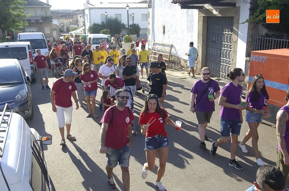 Foto 5 - Villar de Ciervo disfruta del desfile de pe&ntilde;as con los &aacute;nimos m&aacute;s calmados  
