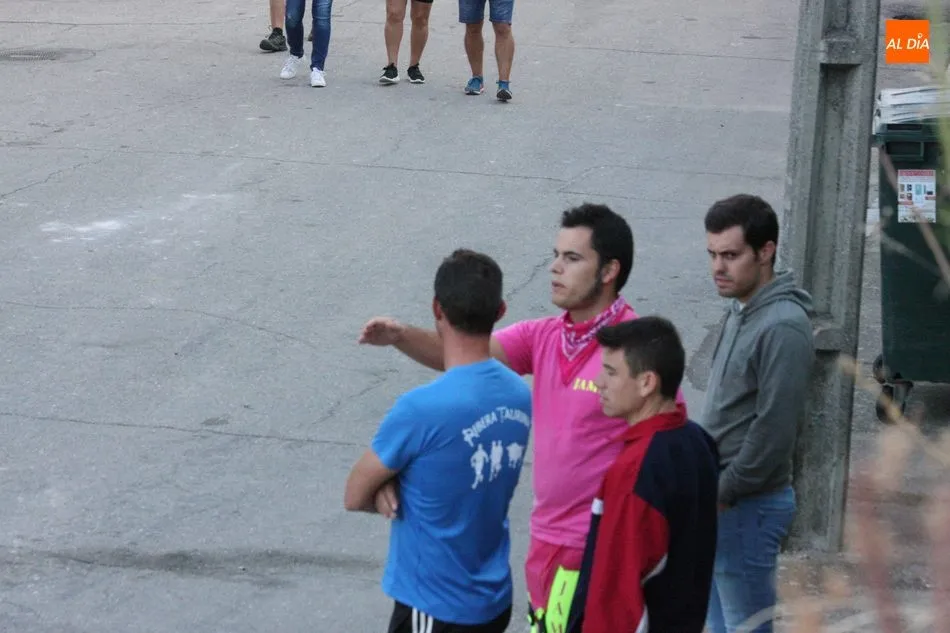 Foto 10 - Vibrante encierro de Valrubio para cerrar las fiestas de Aldead&aacute;vila  