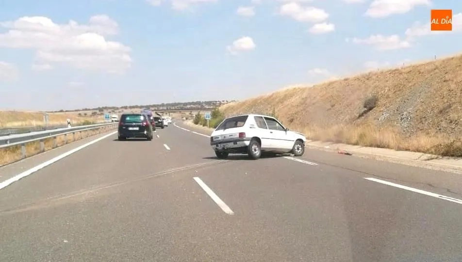 Foto 4 - Herido leve tras la salida de su coche de la A-66 en Pizarral