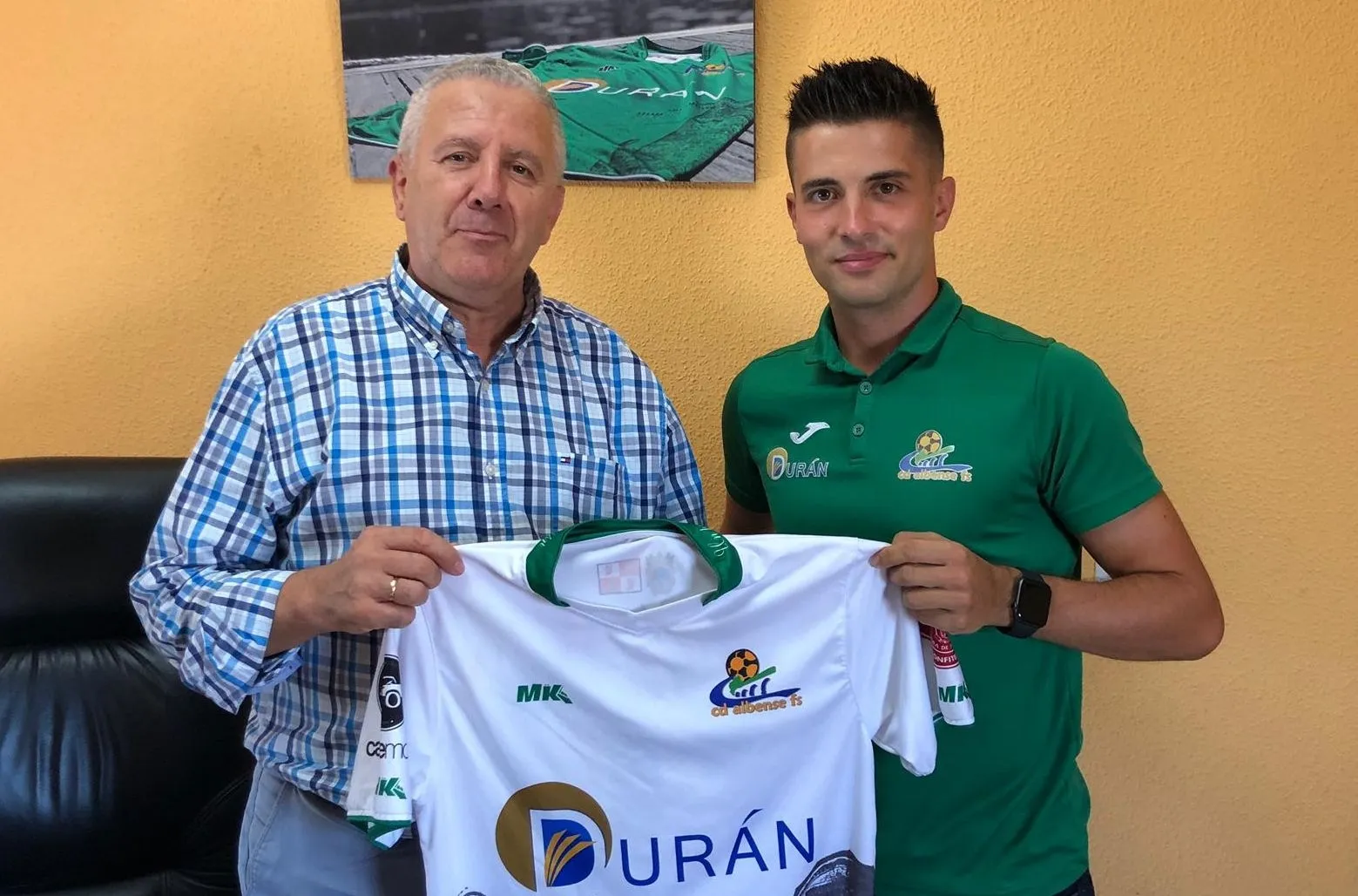 José Durán y Óscar González durante la renovación del patrocinio