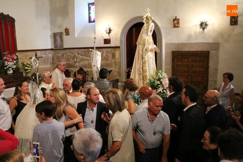 Foto 8 - La Virgen de los Caballeros cuenta ya con nuevos mayordomos en Villavieja de Yeltes  