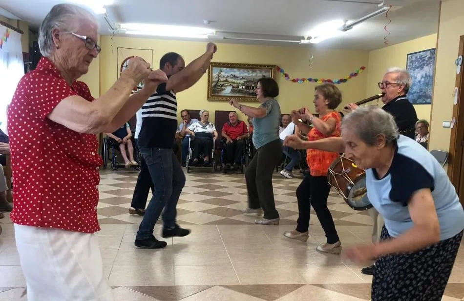 Foto 10 - La Residencia Caracillo vive un cumplea&ntilde;os de lo m&aacute;s musical  