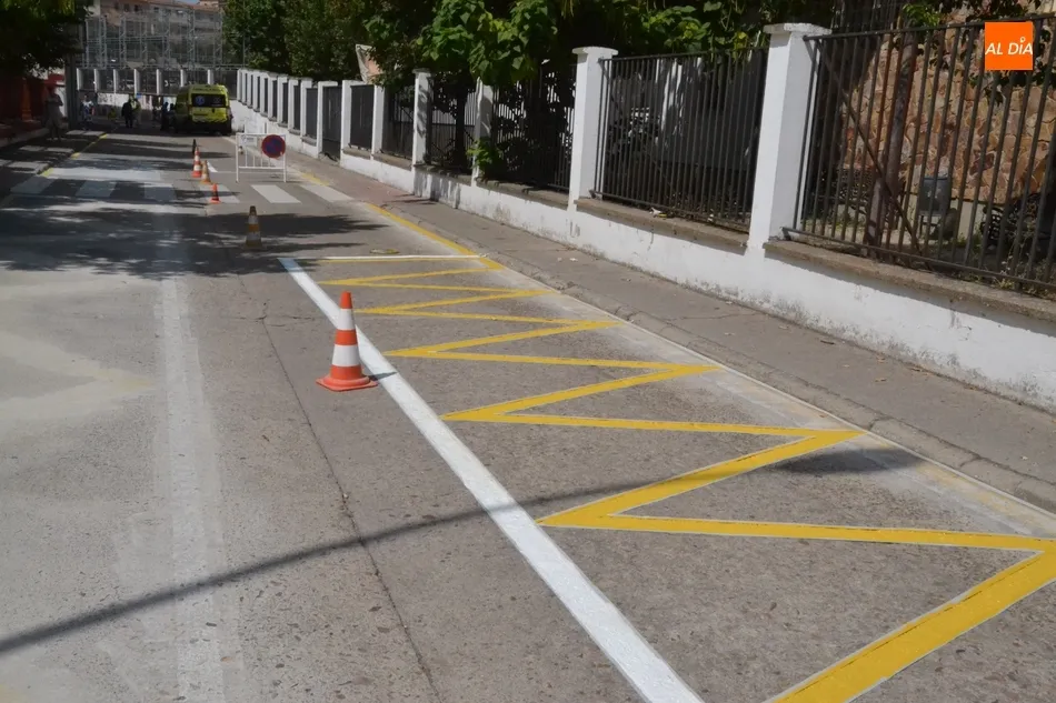 Los vehículos intercambian laterales en la calle Escuelas  