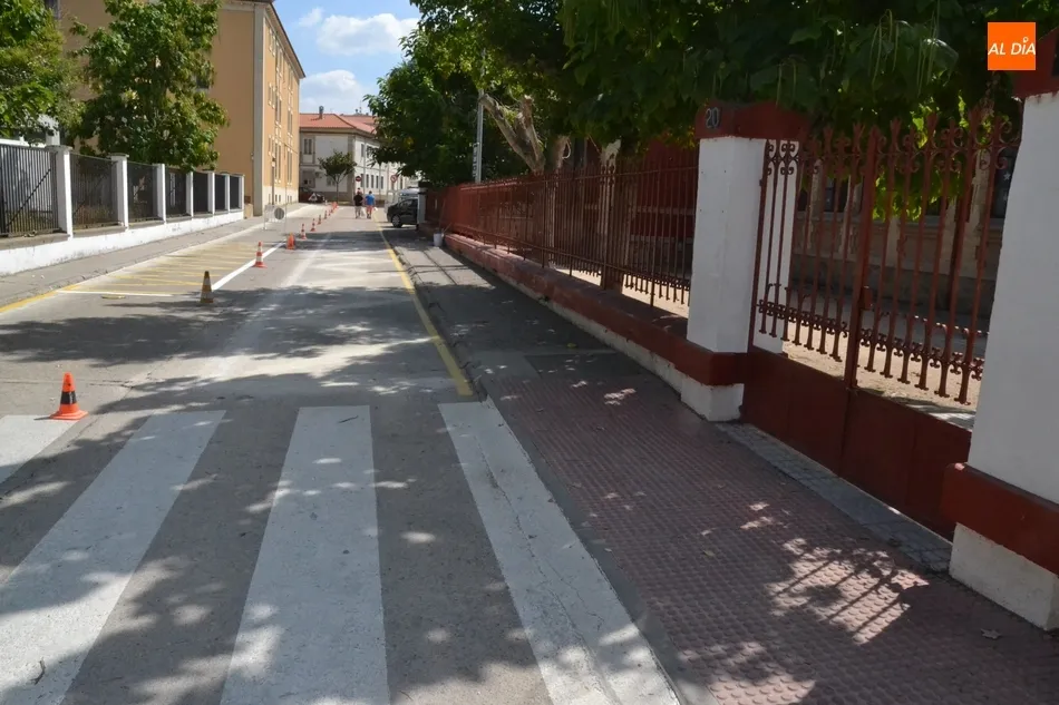 Foto 11 - Los veh&iacute;culos intercambian laterales en la calle Escuelas  