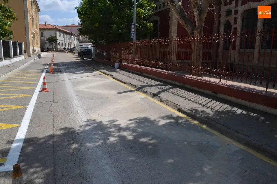 Foto 8 - Los veh&iacute;culos intercambian laterales en la calle Escuelas  