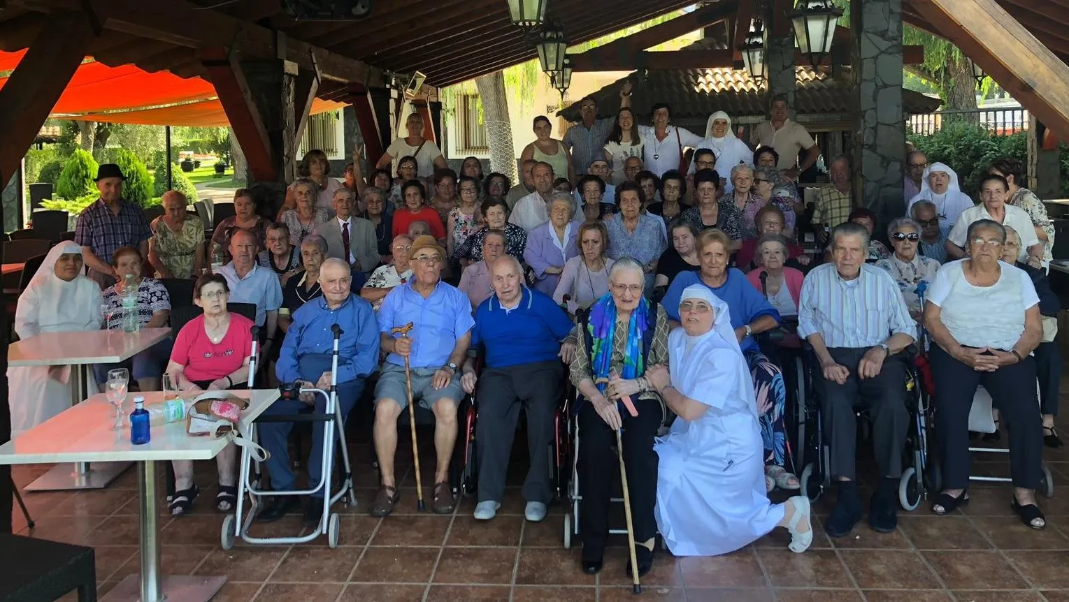 La comunidad del Hospital de La Pasión disfruta de un día de convivencia en el Conde Rodrigo II  