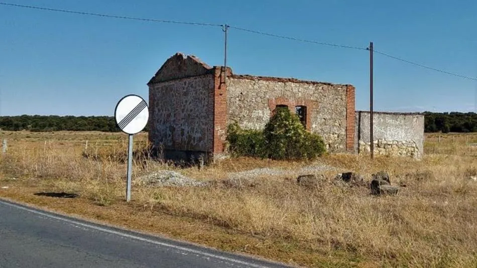 La asociación Memoria y Justicia afirma que la fosa está próxima a la caseta de camineros que existe en la Estación de Huelmos