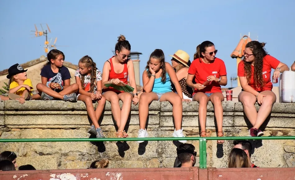 Foto 7 - Los j&oacute;venes se lo pasan en grande en la animada tarde taurina de Villar de Ciervo  