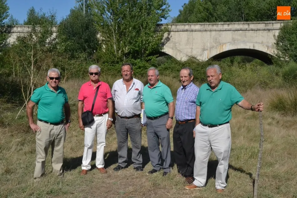 Riberas del Águeda tiene miedo de que la vegetación acumulada entrepuentes provoque una...