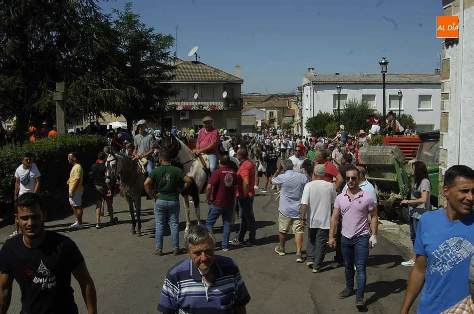 Foto 3 - Villar de Ciervo vive un largo y peligroso encierro a caballo  