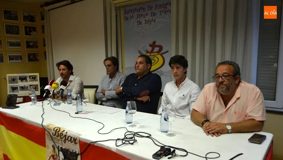 Uceda Leal, Joaquín Galdós y El Capea lidiarán toros de Galache en la Corrida de la Virgen