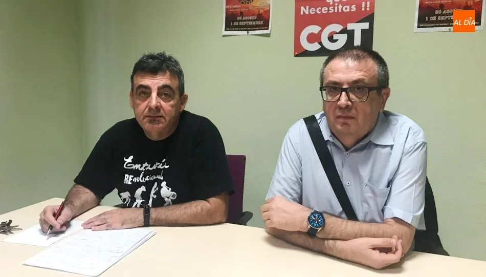 Ubaldo Hernández, secretario del SFF-CGT de Salamanca, y Pedro A. Benito, miembro del Comité de Centro de Trabajo por el SFF-CGT