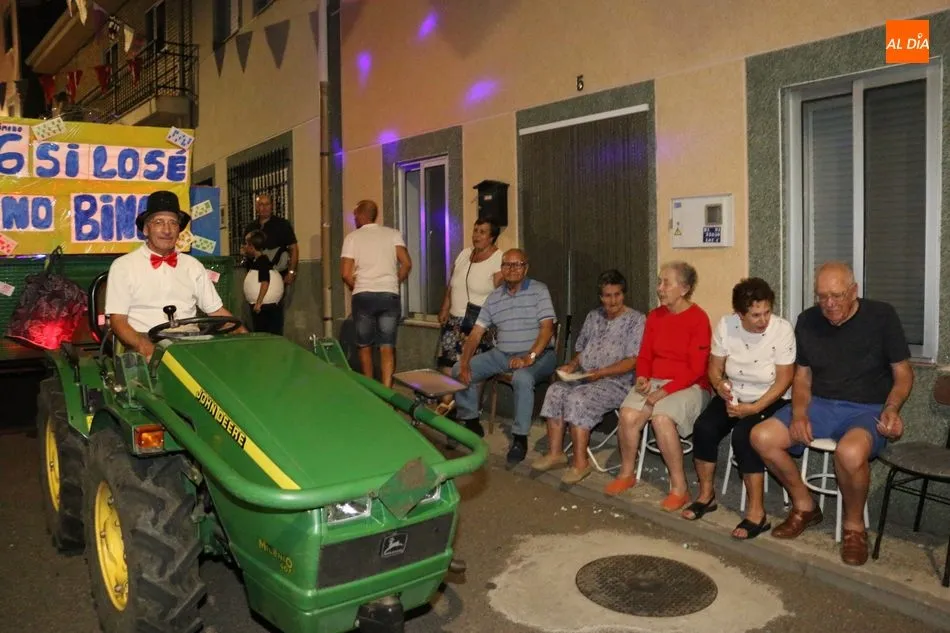Foto 7 - Divertido y participativo desfile de carrozas en Pere&ntilde;a de la Ribera  