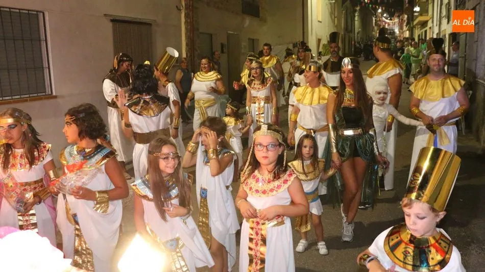 Foto 4 - Divertido y participativo desfile de carrozas en Pere&ntilde;a de la Ribera  