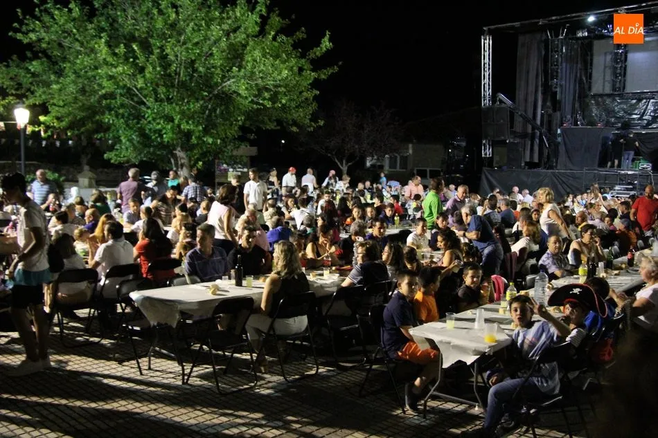 Foto 9 - Encinasola de los Comendadores pone sabor a sus fiestas con una caldereta  