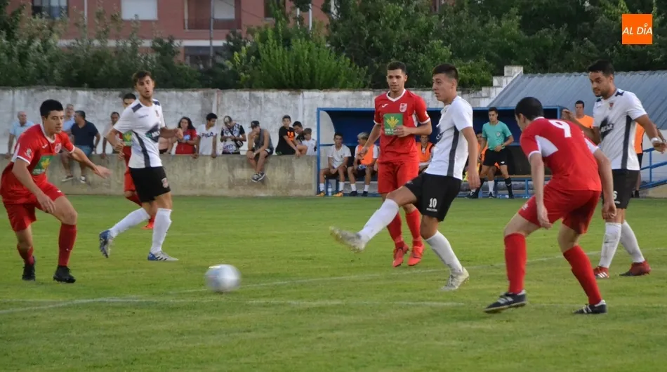 Ciudad Rodrigo y Navega saldan con tablas su toma y daca goleador  