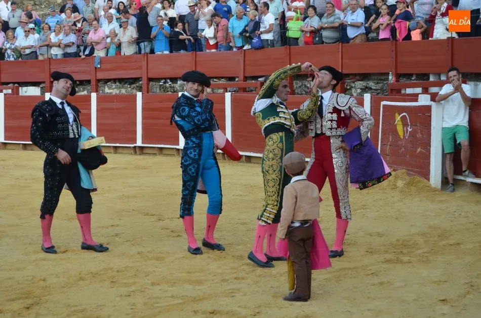 Foto 6 - La nobleza y belleza de los astados permiten el lucimiento de los toreros en la Corrida de la Virgen