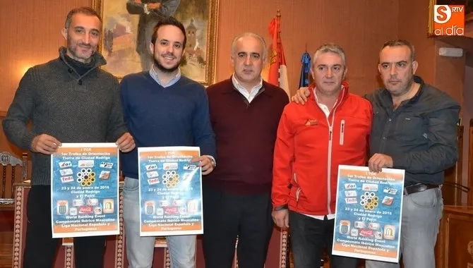 Presentación del I Trofeo Tierras de Ciudad Rodrigo, en la cual José Luis García Morales aparece con una chaqueta roja