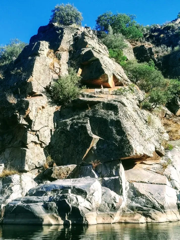 Foto 3 - Puerto Seguro festeja los 30 a&ntilde;os de la entronizaci&oacute;n de la Virgen de las Arribes Llanas  