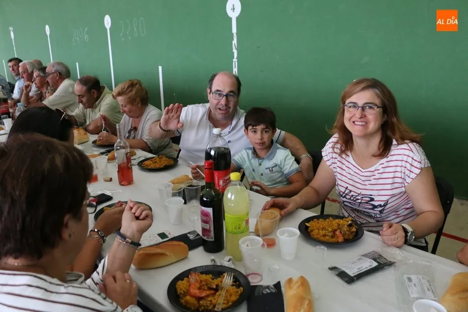 Foto 7 - En Villaseco de los Reyes dicen adi&oacute;s a las fiestas con un contundente men&uacute;  