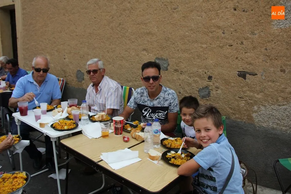 Foto 11 - En Villares de Yeltes reponen fuerzas con una exquisita paella  