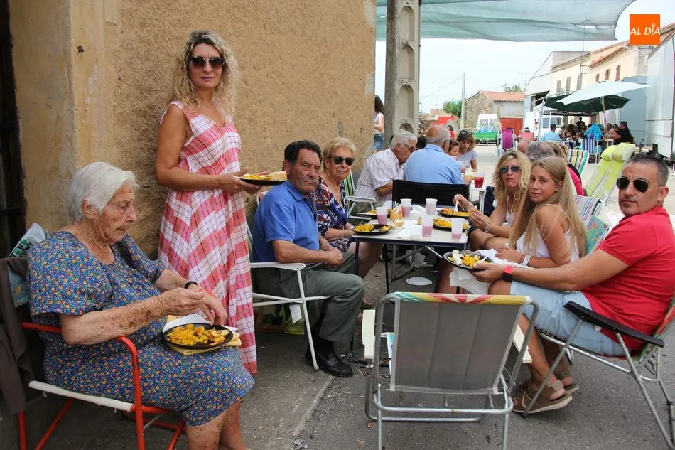 Foto 8 - En Villares de Yeltes reponen fuerzas con una exquisita paella  
