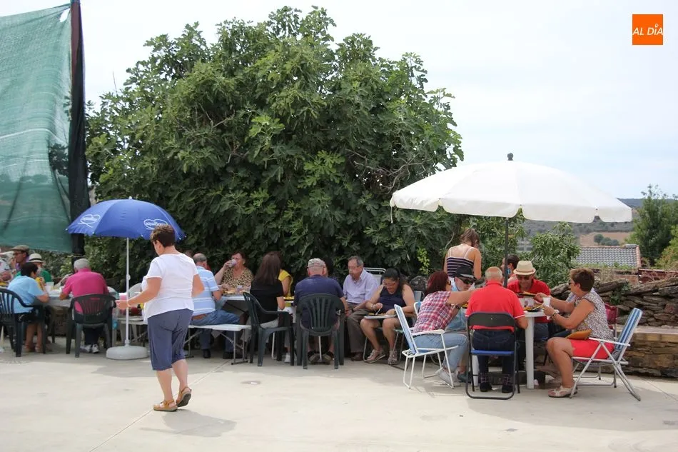 Foto 4 - En Villares de Yeltes reponen fuerzas con una exquisita paella  