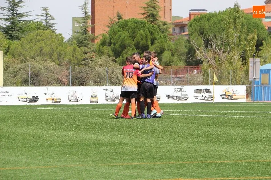 Foto 11 - El CD Carbajosa gana al Real Monterrey y se hace con el XII Torneo Virgen de la Vega