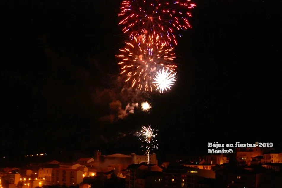 Foto 10 - Luces y sombras sobre el cielo bejarano en el final de las Fiestas 2019