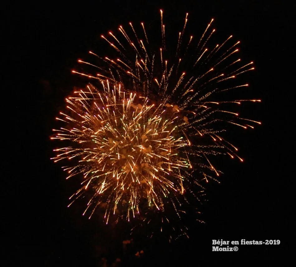 Foto 2 - Luces y sombras sobre el cielo bejarano en el final de las Fiestas 2019