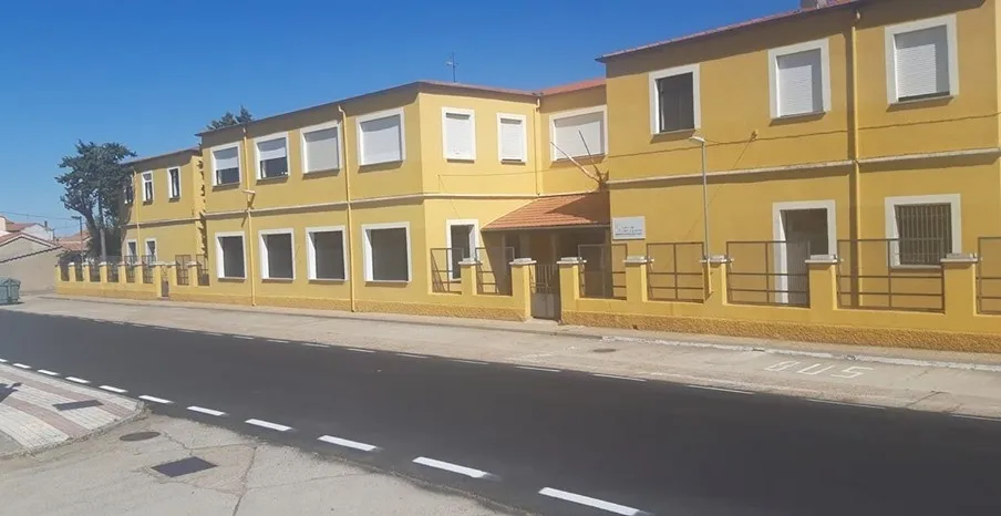 Estado actual de la entrada al Colegio