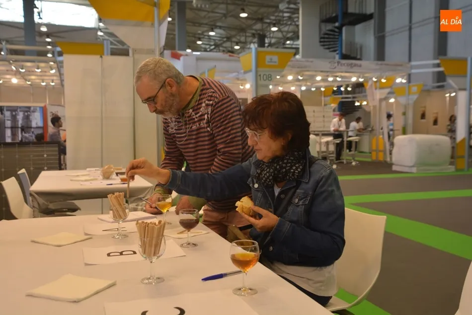 Cata de mieles en el Espacio de Innovación y Divulgación Científica.